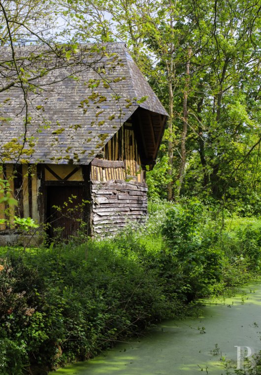A 19th-century house bordered by a moat, in the Pays d'Auge region, in Normandy  - photo  n°3